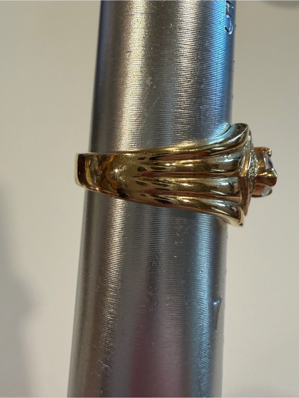 Gold Tone Heart Ring with Clear Heart Stone Size 6 Vintage - Picture 4 of 7